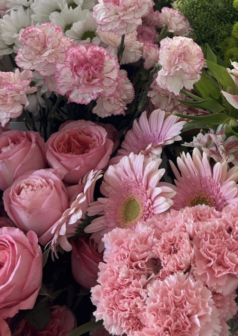 Pink carnations and roses